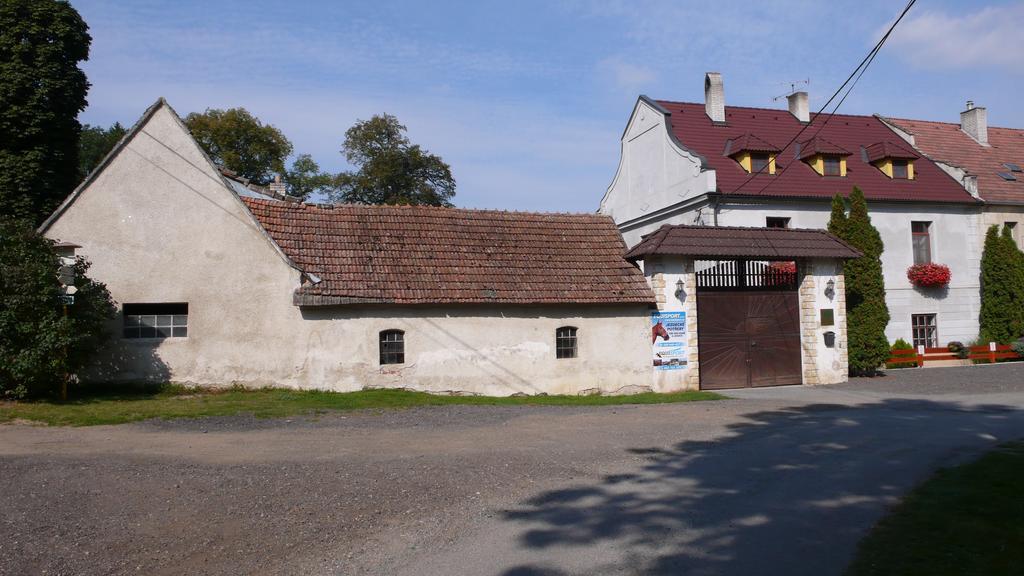 Penzion Padrtuv Mlyn Trebic Luaran gambar